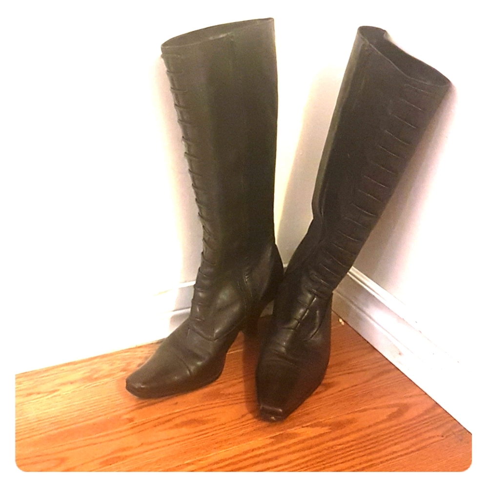 Black heel boots
